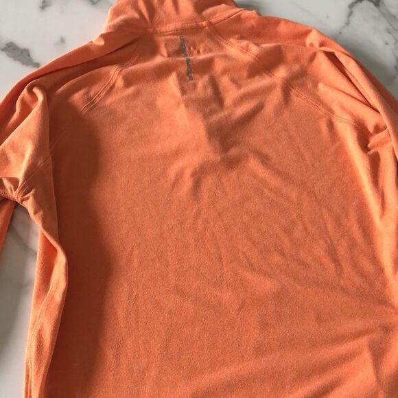 Under Armour Run Fitted Long Sleeve Top Sz. Small - Picture 3 of 4